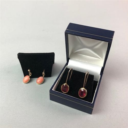 Lot 29 - A PAIR OF RED GEM SET GOLD EARRINGS AND OTHER JEWELLERY