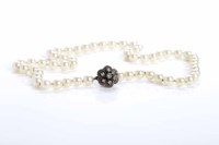 Lot 114 - SINGLE STRAND PEARL NECKLACE the pearls each...