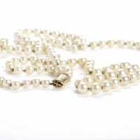 Lot 115 - DOUBLE STRANDED PEARL NECKLACE the pearls each...