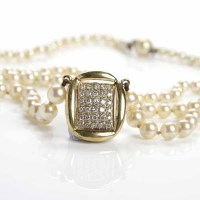 Lot 117 - PEARL AND DIAMOND NECKLACE formed of graduated...