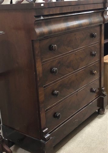 Lot 135 - A MAHOGANY COLUMN CHEST OF DRAWERS