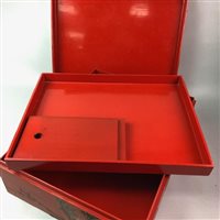 Lot 139 - A JAPANESE RED LACQUERED BOX