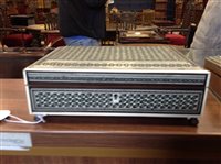 Lot 813 - AN EARLY 20TH CENTURY INDIAN INLAID OBLONG JEWEL BOX AND A GLOVE BOX