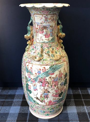 Lot 1006 - A LARGE PAIR OF 20TH CENTURY CHINESE FAMILLE ROSE VASES