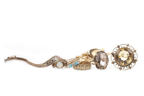 Lot 72 - A GROUP OF GOLD JEWELLERY