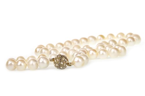 Lot 170 - A PEARL NECKLACE