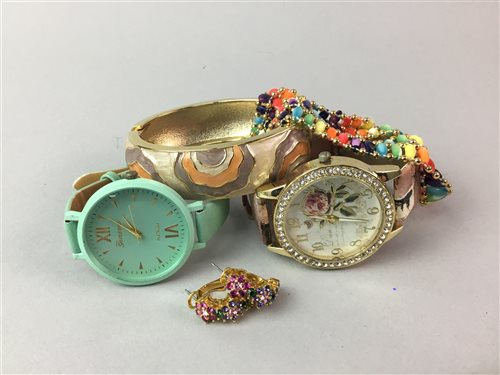 Lot 16 - A COLLECTION OF COSTUME JEWELLERY AND WATCHES