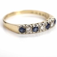 Lot 147 - SAPPHIRE AND DIAMOND RING set with alternating...