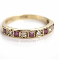 Lot 148 - RUBY AND DIAMOND RING set with alternating...