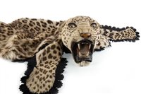 Lot 824 - A LATE 19TH/EARLY 20TH CENTURY LEOPARD SKIN RUG