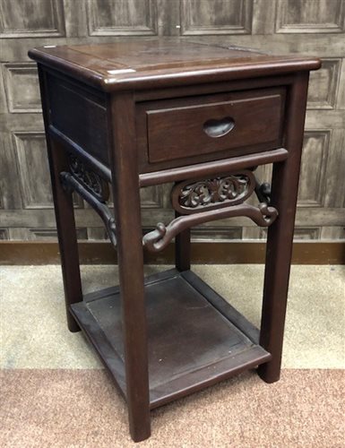 Lot 1031 - A 20TH CENTURY CHINESE TABLE