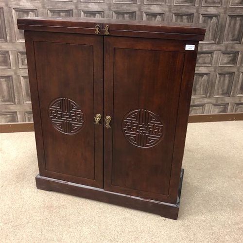 Lot 1034 - A 20TH CENTURY CHINESE BAR