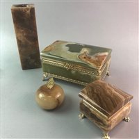Lot 114 - A LOT OF ONYX BOXES AND OTHER OBJECTS