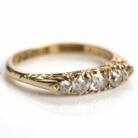 Lot 185 - EDWARDIAN FIVE STONE DIAMOND RING set with...