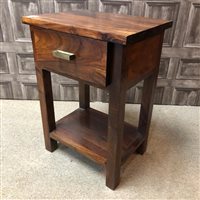 Lot 133 - A REPRODUCTION SIDE TABLE