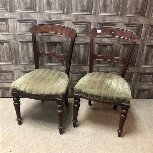 Lot 184 - A SET OF FIVE VICTORIAN CHAIRS AND A DINING TABLE