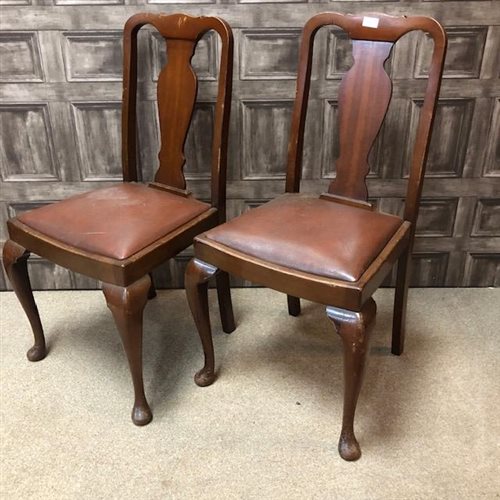 Lot 137 - A SET OF SIX MAHOGANY DINING CHAIRS
