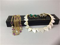 Lot 268 - A COLLECTION OF COSTUME JEWELLERY