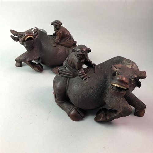 Lot 189 - A PAIR OF CARVED WATER BUFFALO AND A CARD BOX