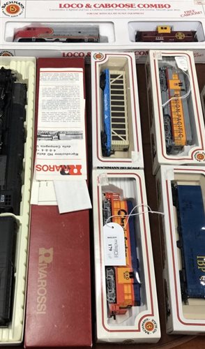 Lot 179 - A LOT OF MODEL TRAIN ENGINES AND CARRIAGES