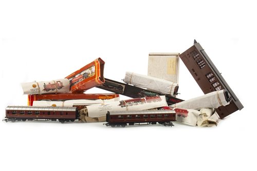 Lot 853 - A LOT OF FIVE HORNBY LOCOMOTIVES WITH TRACK