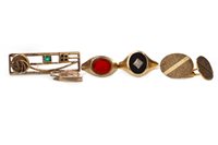 Lot 13 - A GROUP OF JEWELLERY