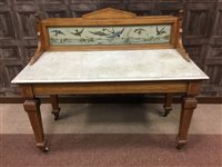 Lot 855 - A VICTORIAN WALNUT AND KINGWOOD CROSSBANDED MARBLE TOP WASHSTAND
