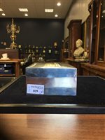 Lot 829 - A GEORGE V SILVER JEWELLERY BOX AND ELEVEN VICTORIAN SCOTTISH SILVER TEASPOONS