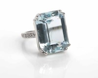 Lot 252 - AQUAMARINE AND DIAMOND RING the large emerald...
