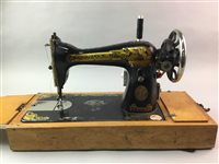 Lot 259 - A SINGER SEWING MACHINE IN CARRY CASE