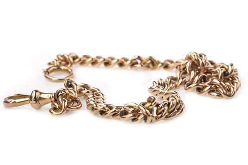 Lot 48 - AN EARLY 20TH CENTURY GOLD WATCH CHAIN
