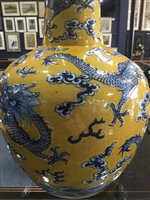 Lot 1062 - A LARGE EARLY 20TH CENTURY CHINESE VASE