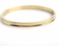 Lot 278 - FOURTEEN CARAT GOLD BANGLE oval form, 8g