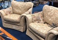 Lot 278 - AN UPHOLSTERED THREE PIECE SUITE