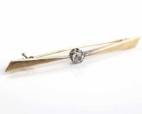 Lot 286 - MID TWENTIETH CENTURY DIAMOND BAR BROOCH set...