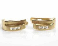 Lot 294 - PAIR OF DIAMOND STUD EARRINGS each set with...