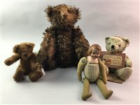 Lot 255 - A GROUP OF BEARS AND DOLLS