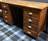 Lot 364 - A KNEEHOLE DESK