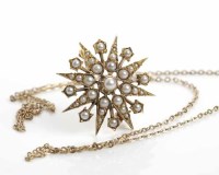 Lot 326 - EDWARDIAN SEED PEARL SET STAR PENDANT set with...