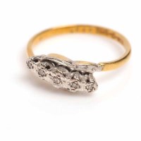 Lot 341 - FIVE STONE DIAMOND RING the crossover setting...