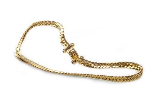Lot 261 - A CHAIN NECKLACE
