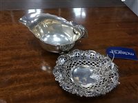 Lot 467 - A SILVER SAUCE BOAT AND A SILVER BON BON DISH