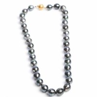 Lot 345 - SINGLE STRAND TAHITIAN PEARL NECKLACE formed...