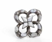 Lot 349 - SCOTTISH SILVER AGATE BROOCH of interlinking...