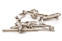 Lot 836 - AN EARLY 20TH CENTURY SILVER WATCH CHAIN