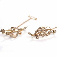 Lot 355 - TWO EARLY TWENTIETH CENTURY SPLIT PEARL...