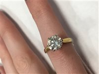 Lot 41 - A DIAMOND SOLITAIRE RING
