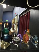 Lot 32 - A LOT OF GLASS PAPERWEIGHTS