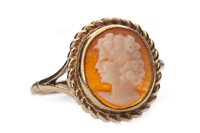 Lot 137 - A CAMEO RING