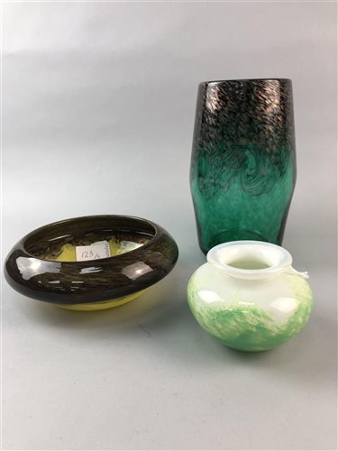 Lot 123 - A STRATHEARN GLASS VASE, STRATHEARN GLASS DISH AND A SELKIRK GLASS VASE